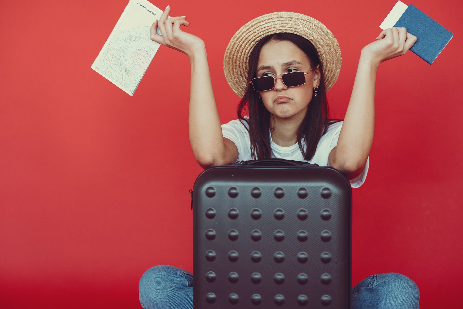 Turista com malas em um aeroporto